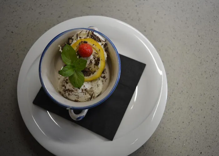 Osteria L'iero D'eima' 住宿加早餐酒店 Meleze